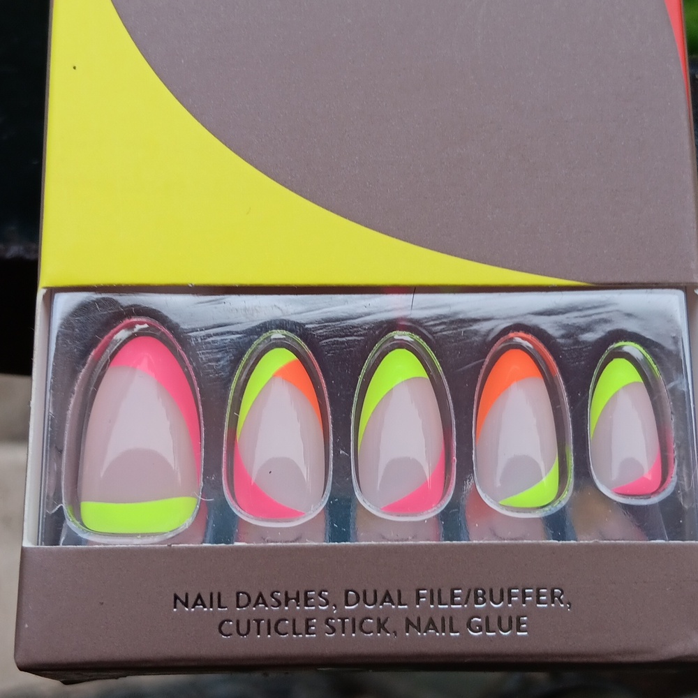Red Aspen Neon Almond Shaped Nail Dashes. Sunset Days, Regan